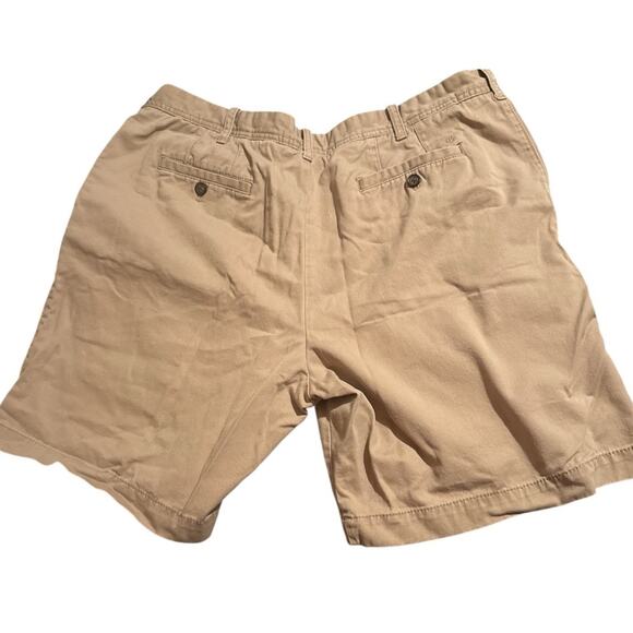 Izod Mens Chino Shorts Sz 40 9” Inseam Tan Khaki 100% Cotton Pockets - Picture 2 of 3